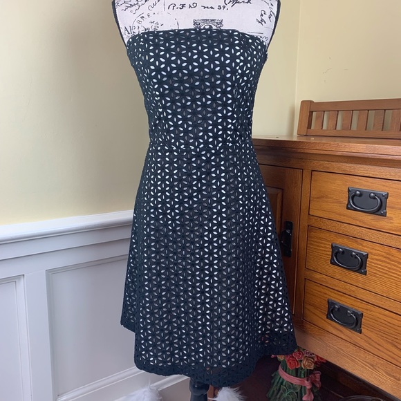 White House Black Market Dresses & Skirts - WHBM Daisy Pattern Strapless Line-A Dress.
